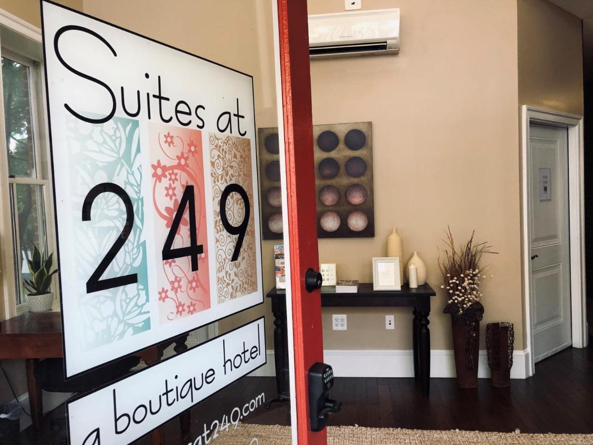 Suites At 249 Кълпепър Екстериор снимка