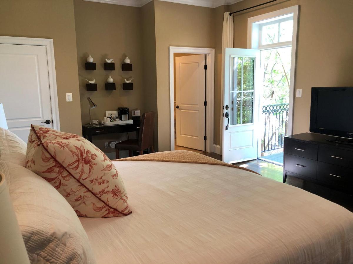 Suites At 249 Кълпепър Екстериор снимка