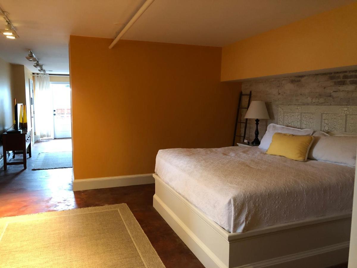 Suites At 249 Кълпепър Екстериор снимка