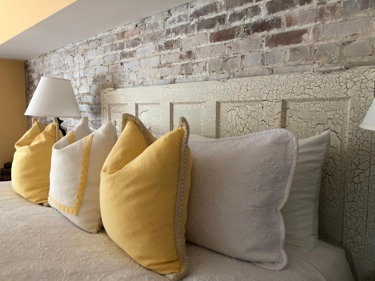 Suites At 249 Кълпепър Екстериор снимка