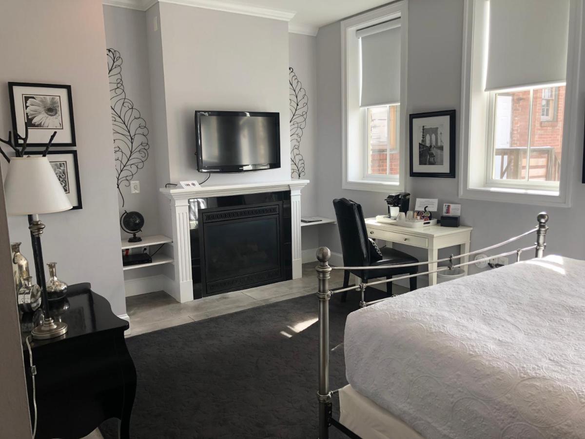 Suites At 249 Кълпепър Екстериор снимка