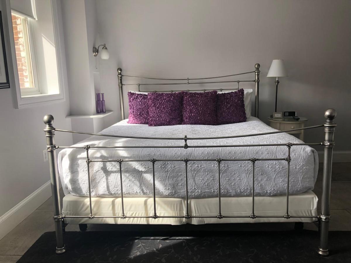 Suites At 249 Кълпепър Екстериор снимка