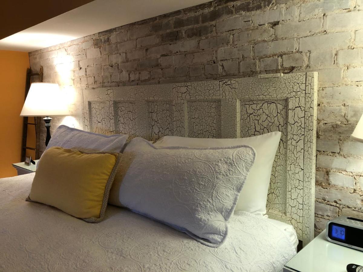 Suites At 249 Кълпепър Екстериор снимка